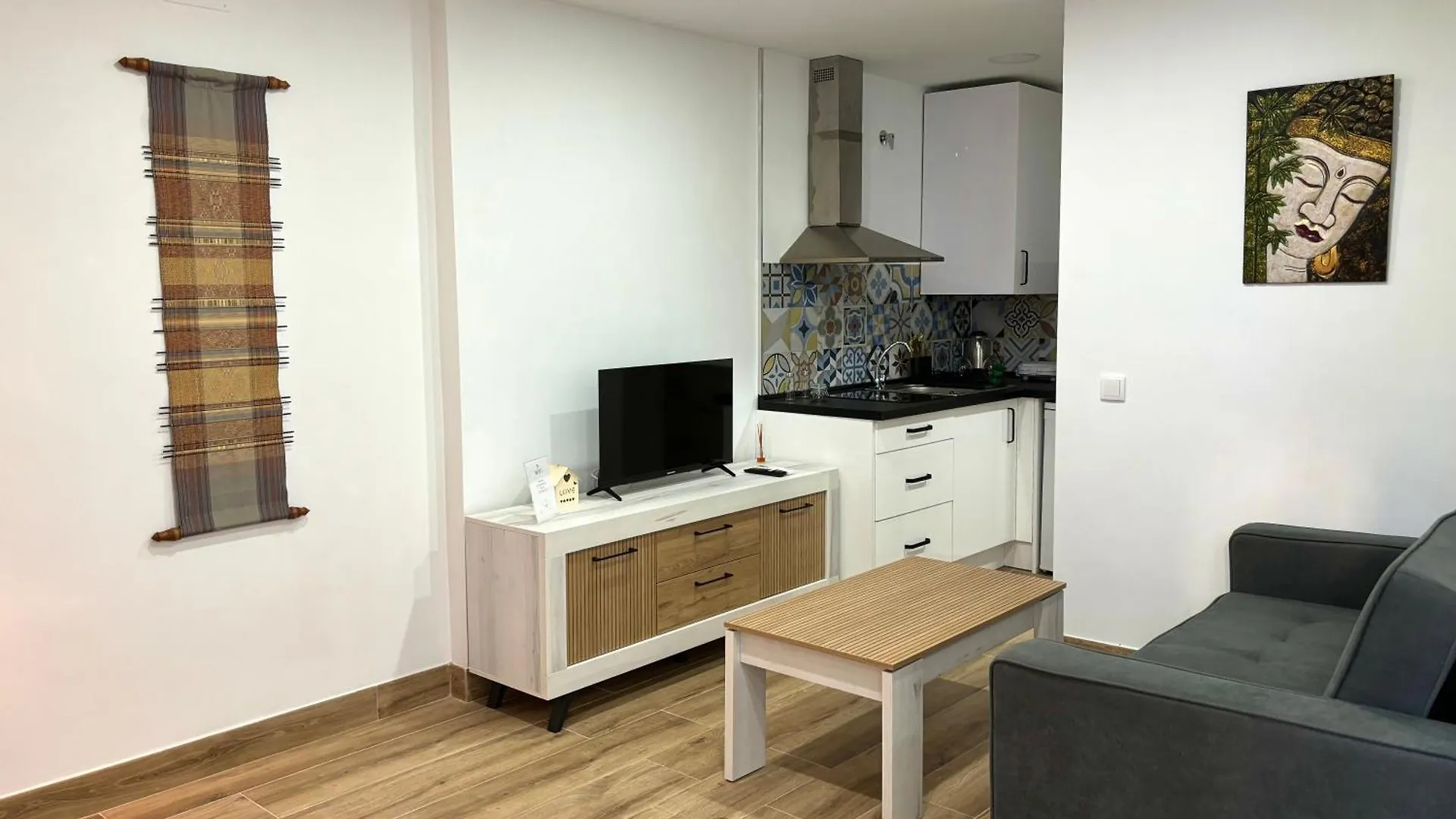 Ansa Beach Apartments - Why Not Malaga Homestay
