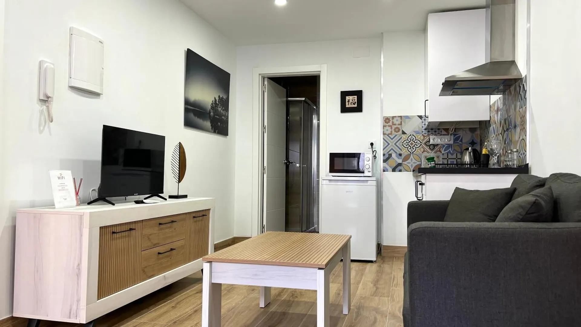Ansa Beach Apartments - Why Not Μάλαγα Δωμάτια σε οικογενειακή κατοικία